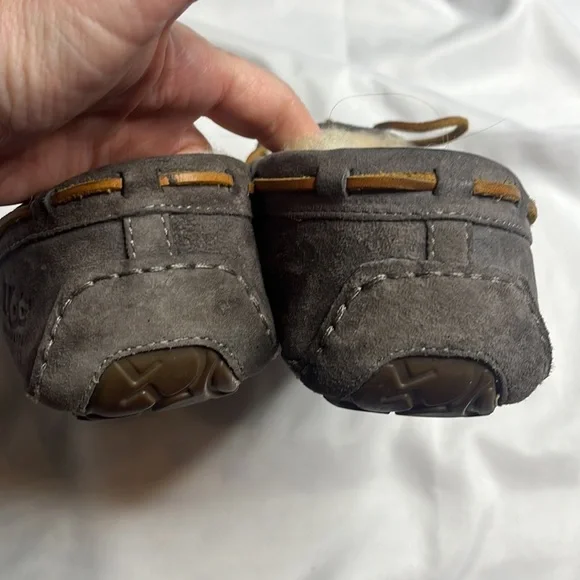 UGG Sheepskin Moccasins Pewter Grey Slippers Indoor Outdoor - Picture 12 of 15